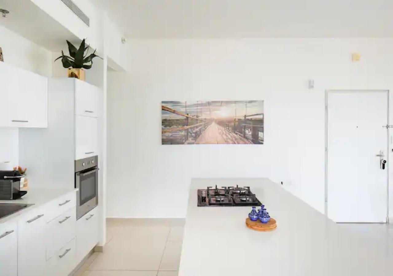 O&O Group- Special Apartment Sea View Luxury Tower Bat Yam Bagian luar foto