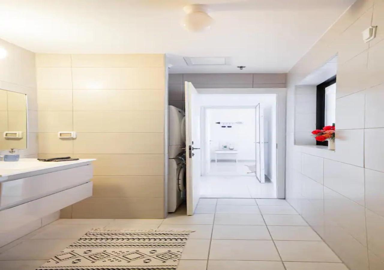 O&O Group- Special Apartment Sea View Luxury Tower Bat Yam Bagian luar foto